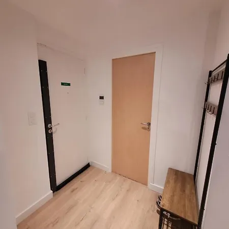 Hyper-centre